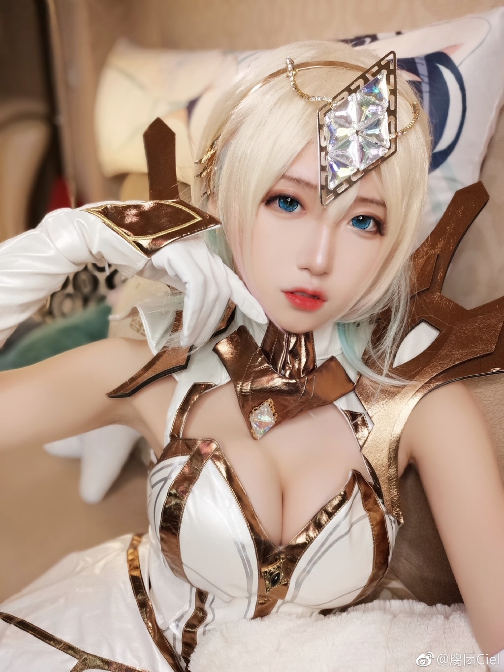 Lux-Cosplay-Costume-LOL-Lux-2018-Ciel-01.jpg