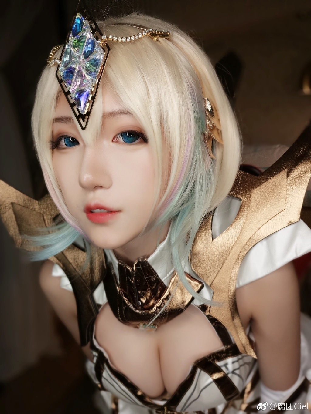 Lux-Cosplay-Costume-LOL-Lux-2018-Ciel-06.jpg