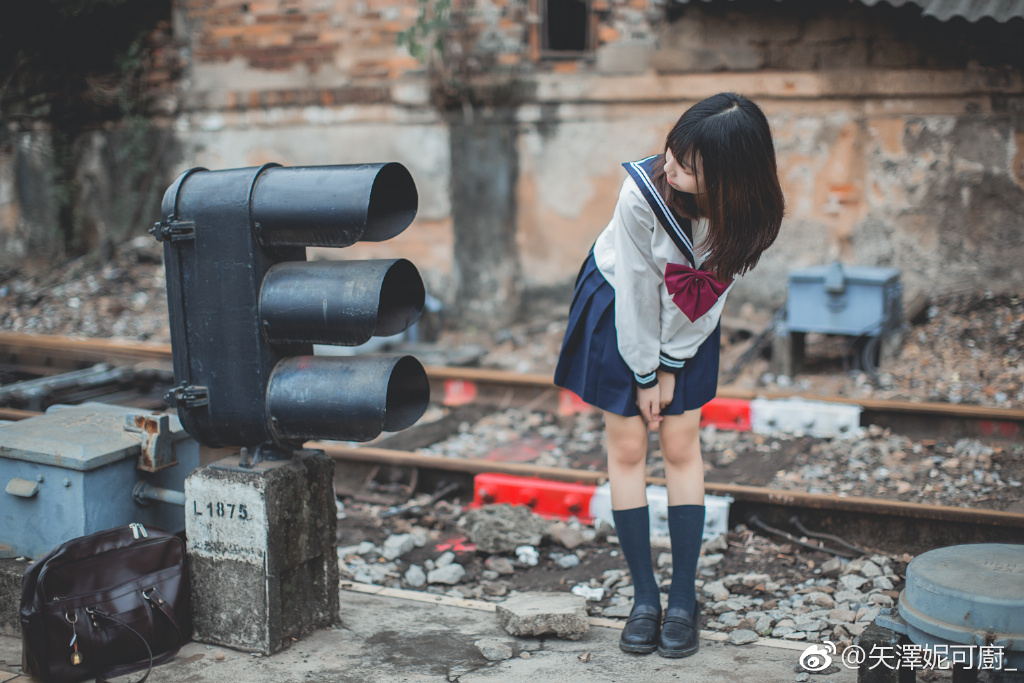 高中女學生制服-vs-鐵道-2018-e.jpg