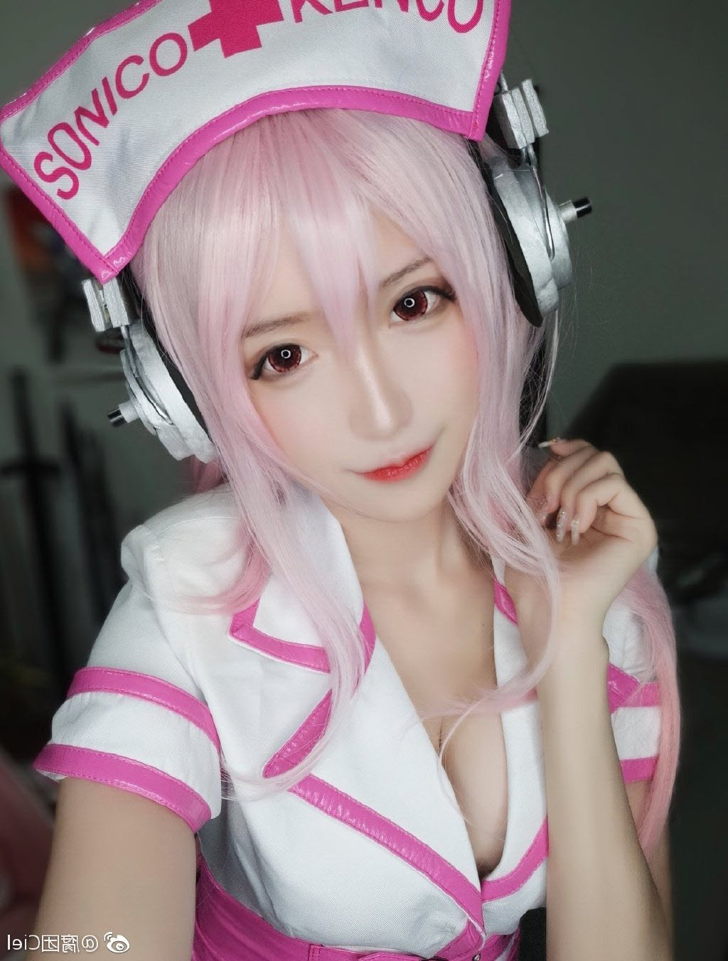 Super- Sonico-Nurse-Cosplay-Pink-001.jpg