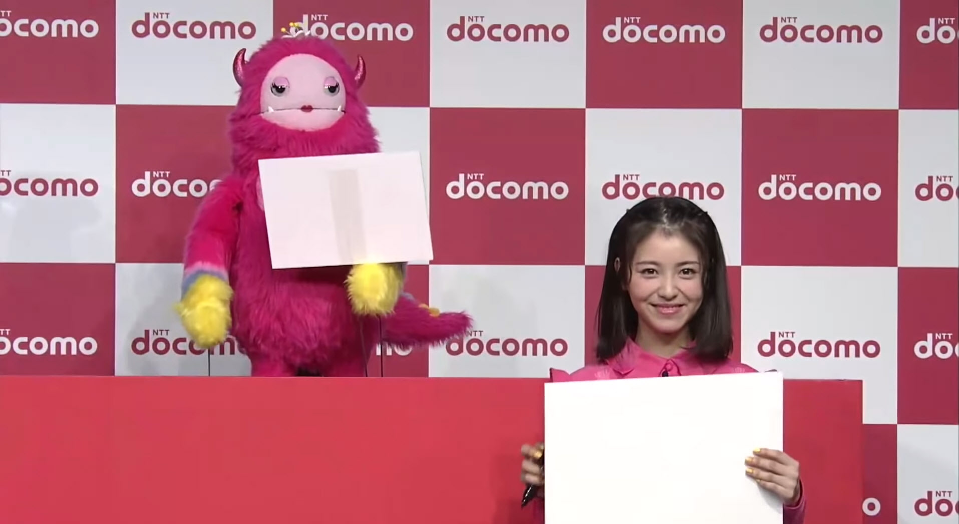 浜辺美波-Hamabe-Minami-NTT-Docomo-008.jpg