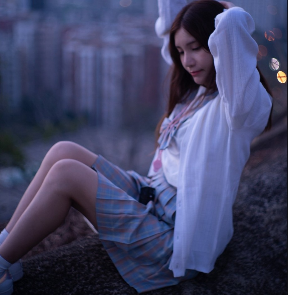 香港街拍制服女孩-2c.jpg