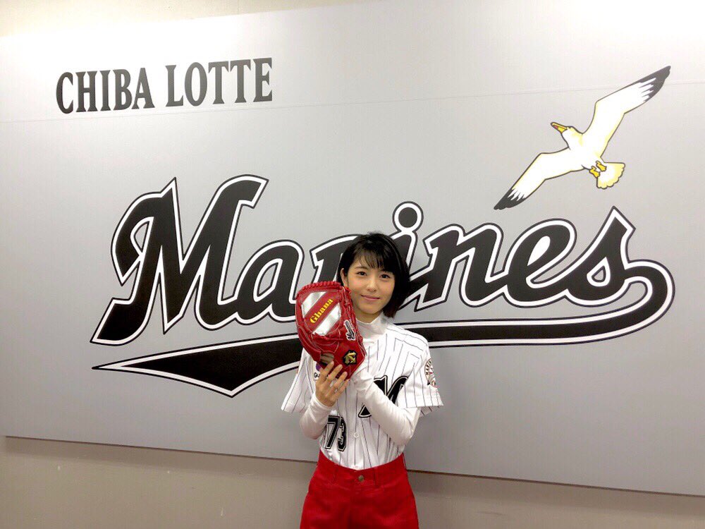 Minami Hamabe @ Chiba LoTTE Stadium 2019.jpg