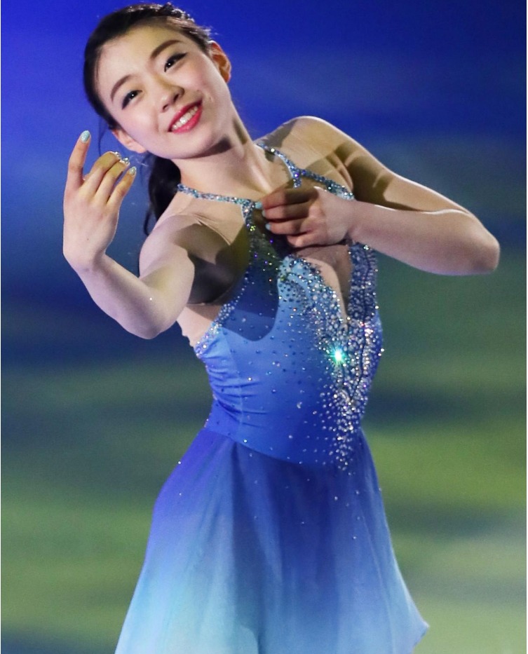 紀平梨花-2018-blue-dress-3.jpg