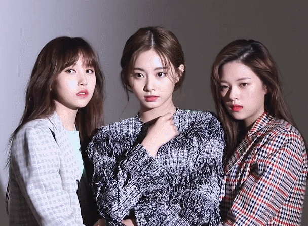 Allure-fashion-Mina-Tzuyu-JeongYeon-2019-May.gif