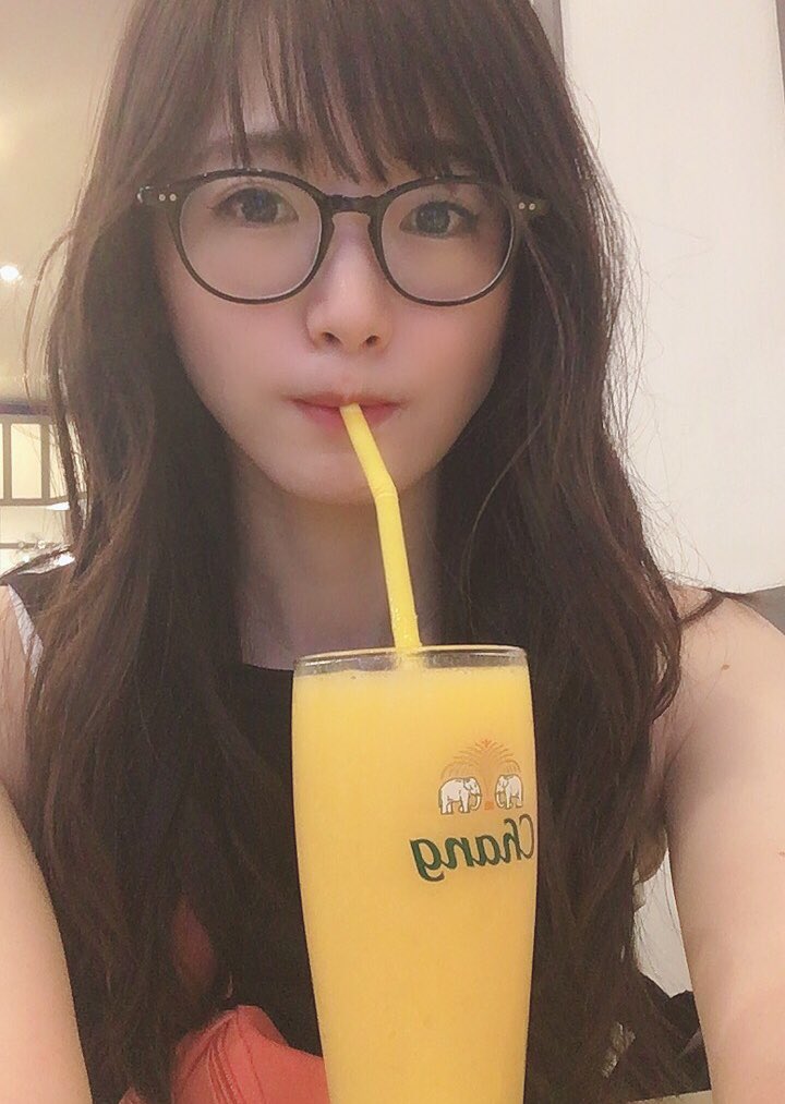 榎本麗美女子アナ-black-dress-glasses-2019-09-15-juice.jpg