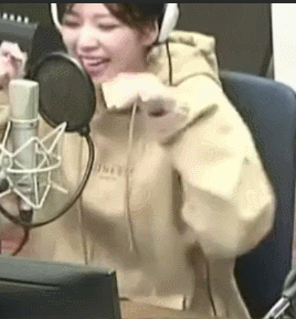 JeongYeon-Shy-Cool-FM-Kiss-the-Radio.gif