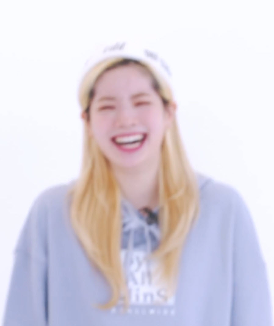 dahyun-collapsed-laughing.jpg