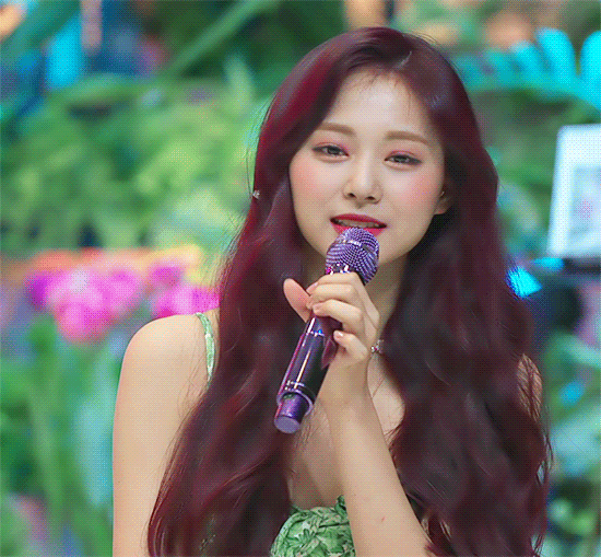 Tzuyu-One-Gesture-2020-06-01-more-and-more-show-case.gif