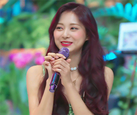 Tzuyu-Laugh-Unknown-Gesture-2020-06-01-more-and-more-show-case.gif