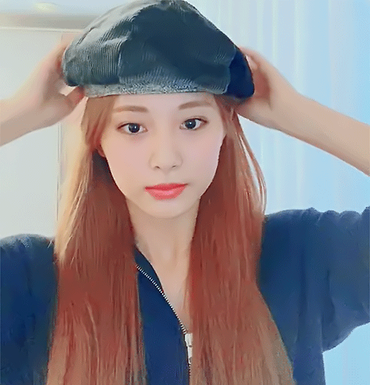 Tzuyu-with-her-design-hat-2020-09-07-vlive-2.gif