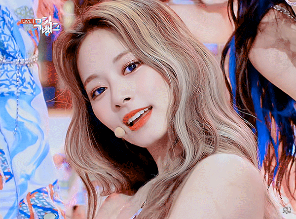 Music-Bank-Ending-Fairy-Tzuyu-2021-06-11-Alcohol-Free-Promption.gif