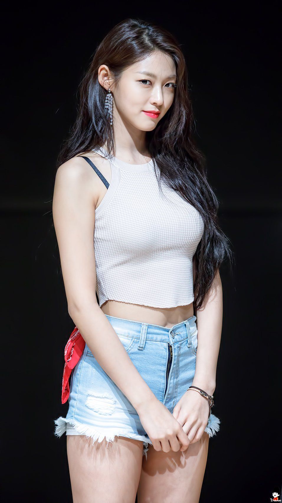 雪炫AOA-2018-Looking-at-you.jpg