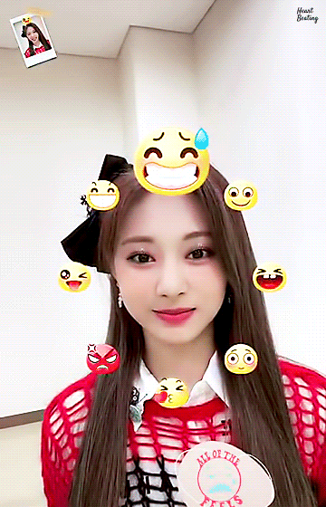 tzuyu-emoji-sweating-grin-2021-09-13.gif