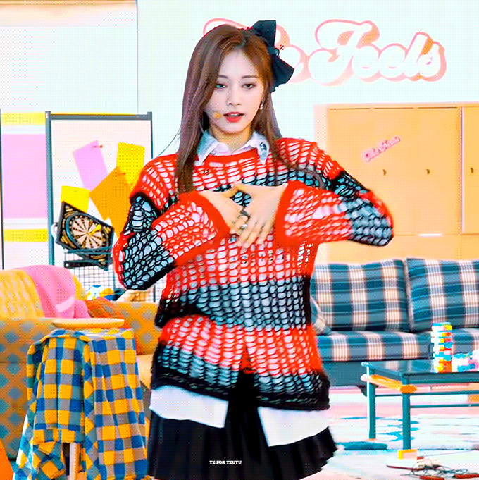 choreography-the-feels-gma3-tzuyu-3.gif