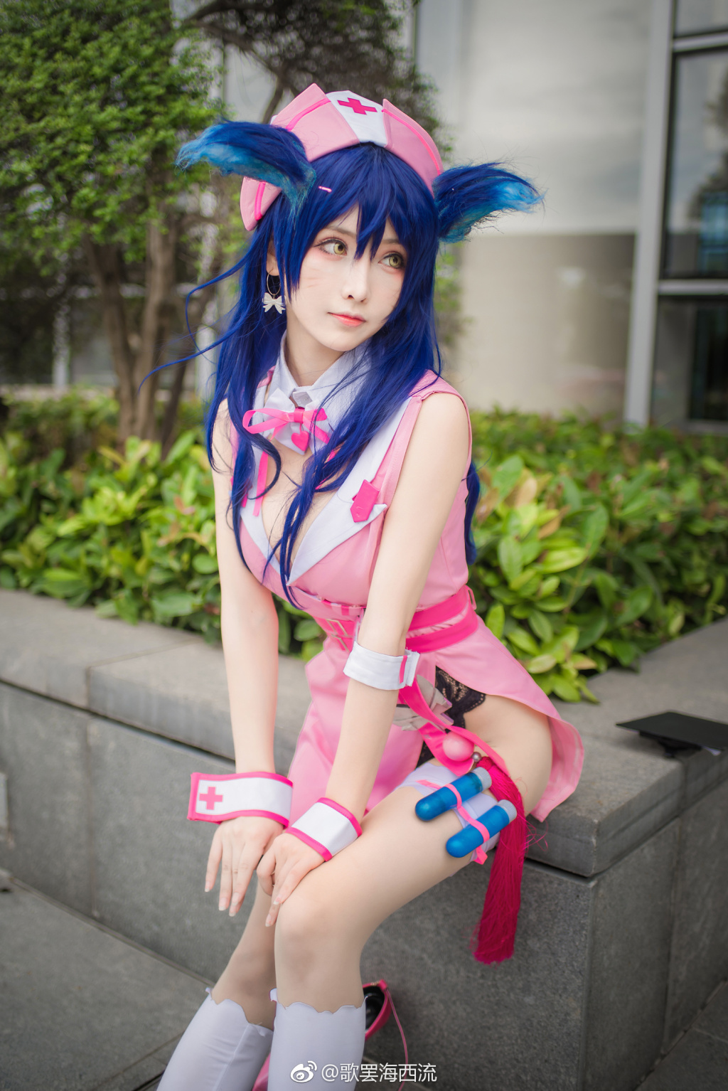 LOL-Ahri-Cosplay-Pink-Nurse-Costume-9.jpg