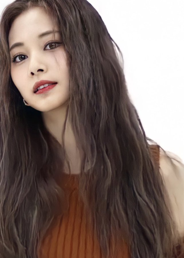 Tzuyu for L’Officiel 2021 Oct.jpg