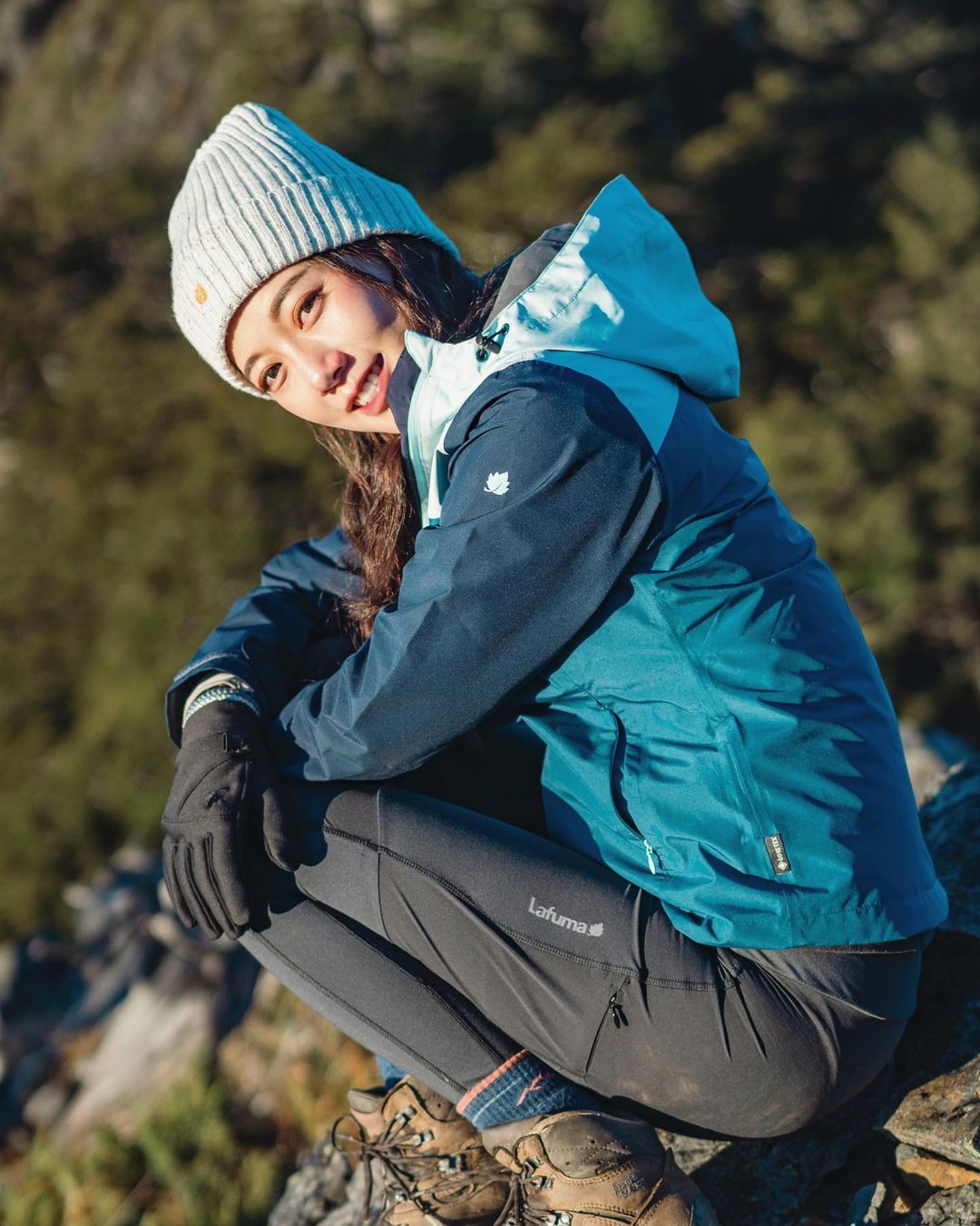 Mountain-Hiking-Girl 1c0qUX5.jpg