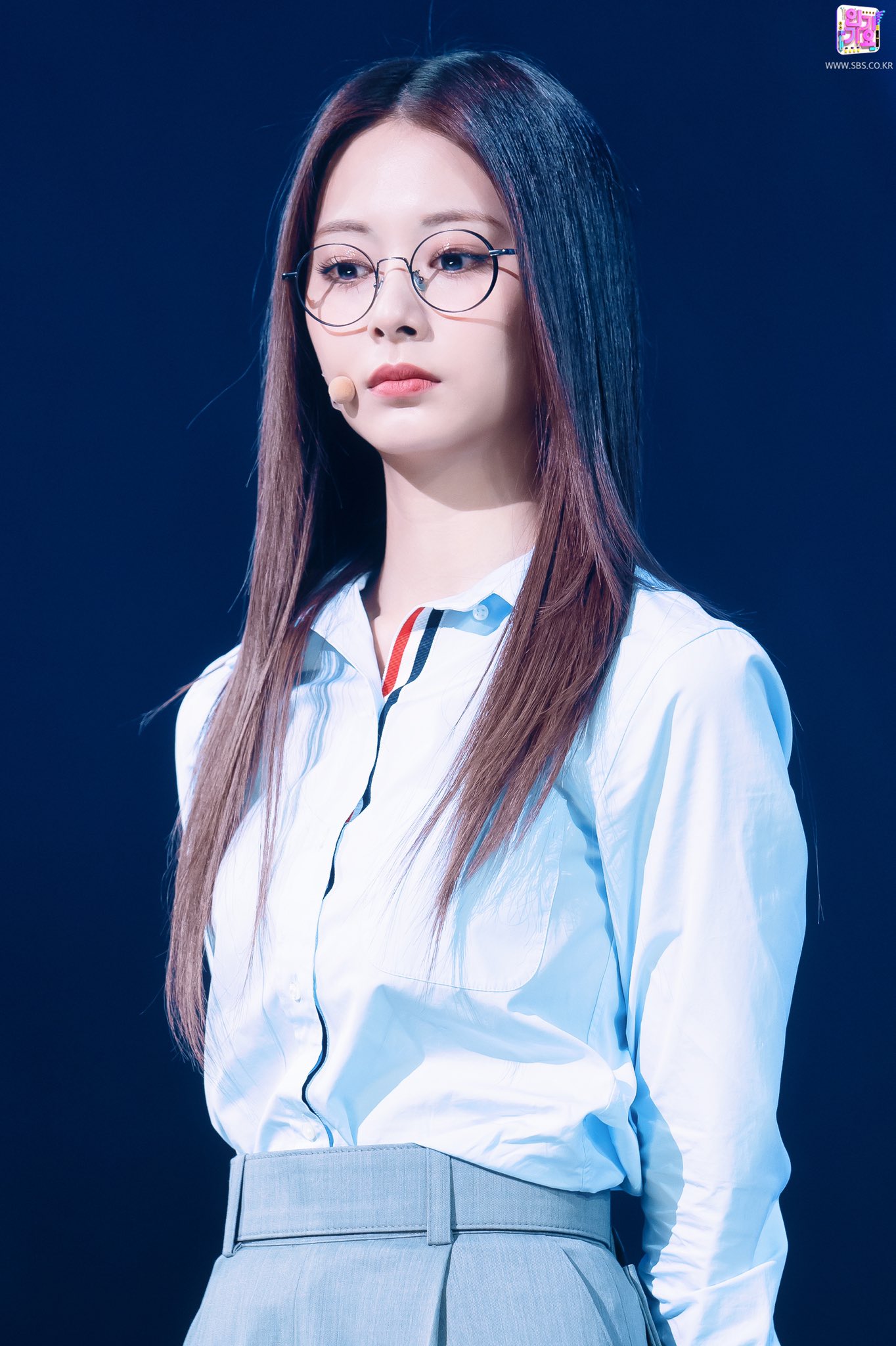 (Tzuyu) SBS Inkigayo PD Note 2021-11-25 Glasses Girl 03.jpg