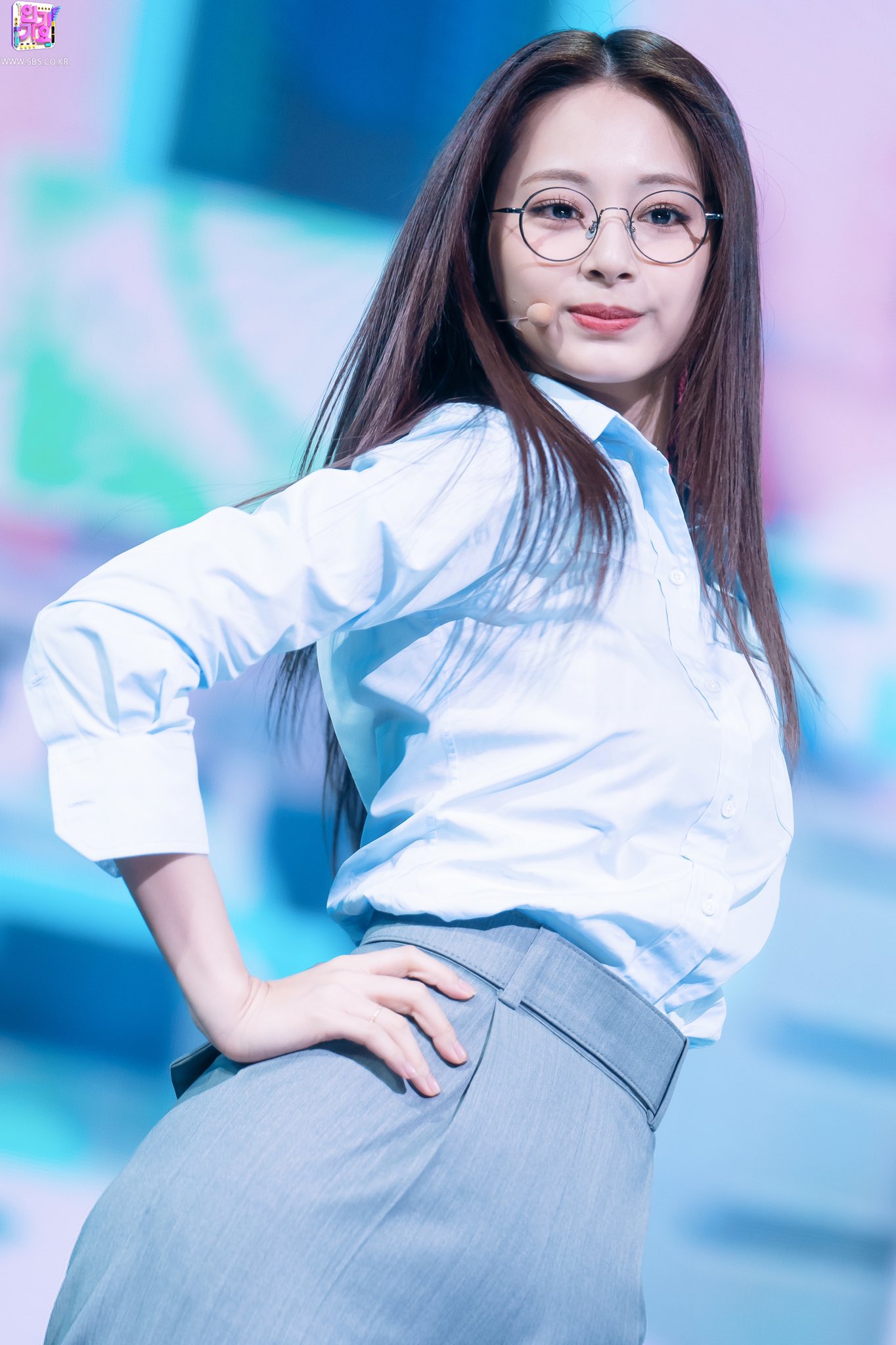 (Tzuyu) SBS Inkigayo PD Note 2021-11-25 Glasses Girl 01.jpg