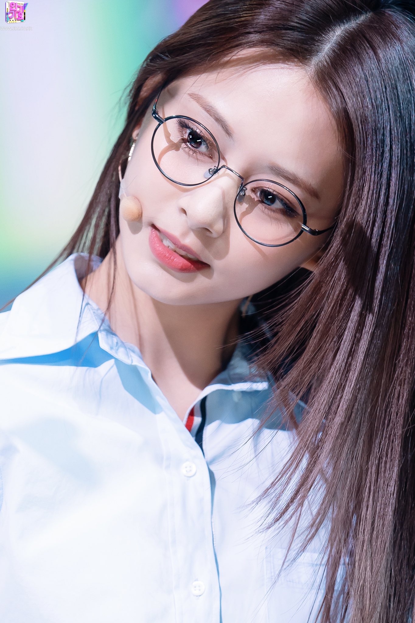 (Tzuyu) SBS Inkigayo PD Note 2021-11-25 Glasses Girl 04.jpg