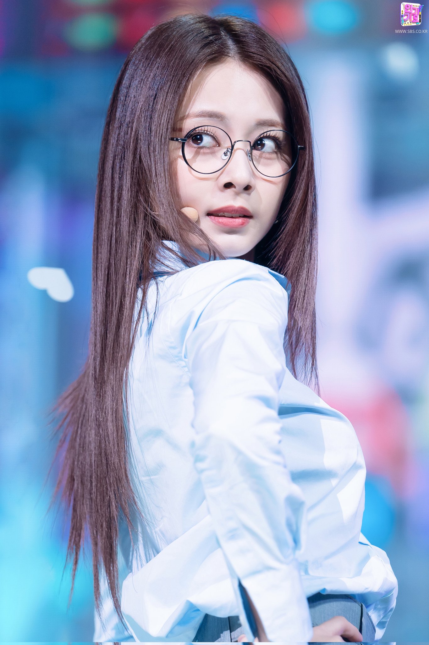 (Tzuyu) SBS Inkigayo PD Note 2021-11-25 Glasses Girl 05.jpg