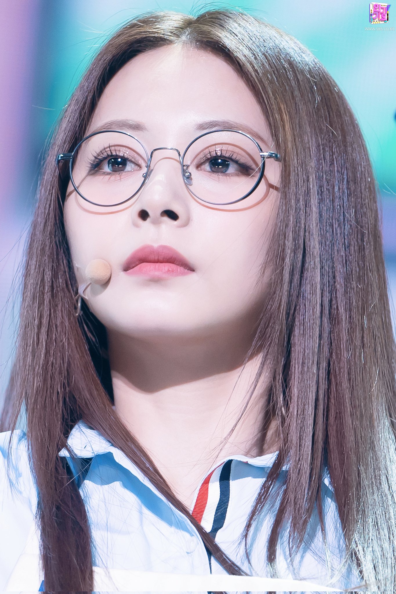 (Tzuyu) SBS Inkigayo PD Note 2021-11-25 Glasses Girl 06.jpg