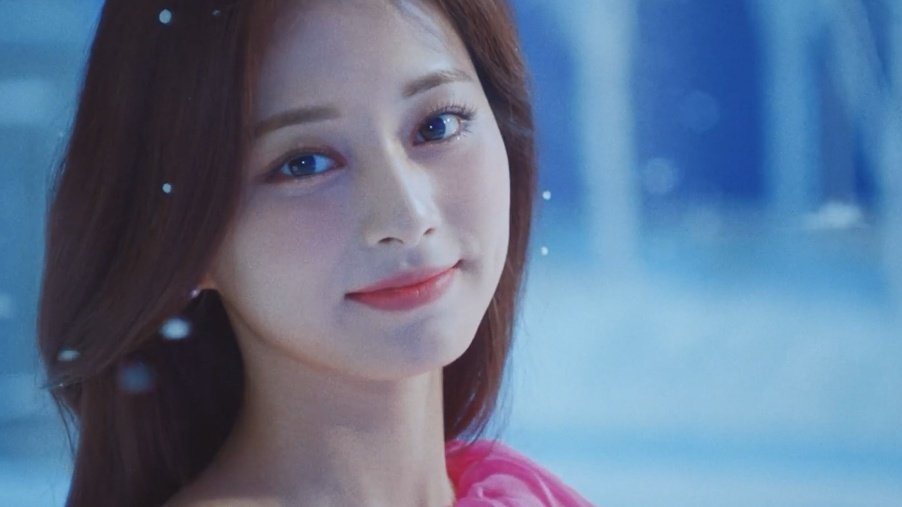 tzuyu-in-snow-scene.jpg