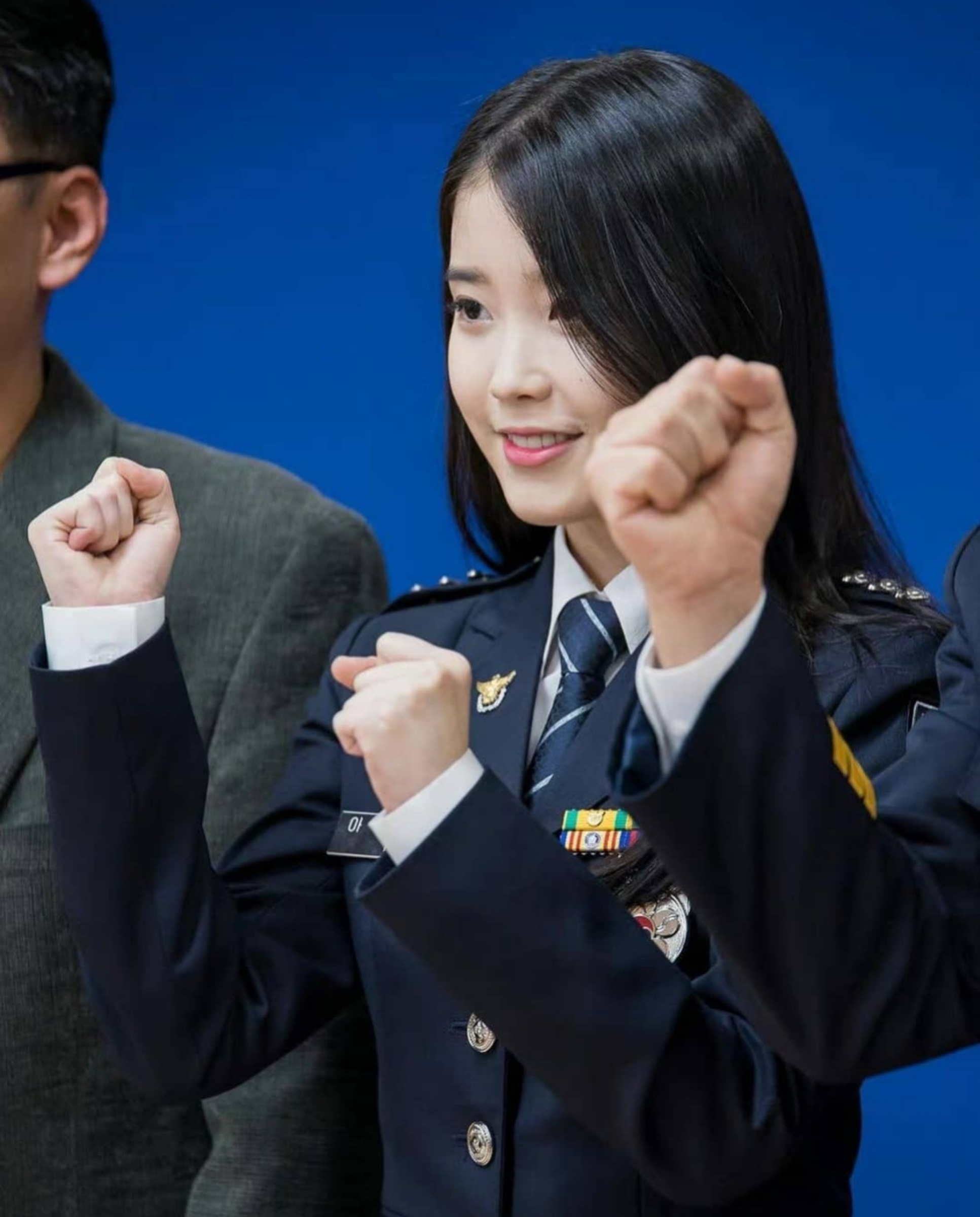 IU as Police Girl  LJDAN9U.jpg