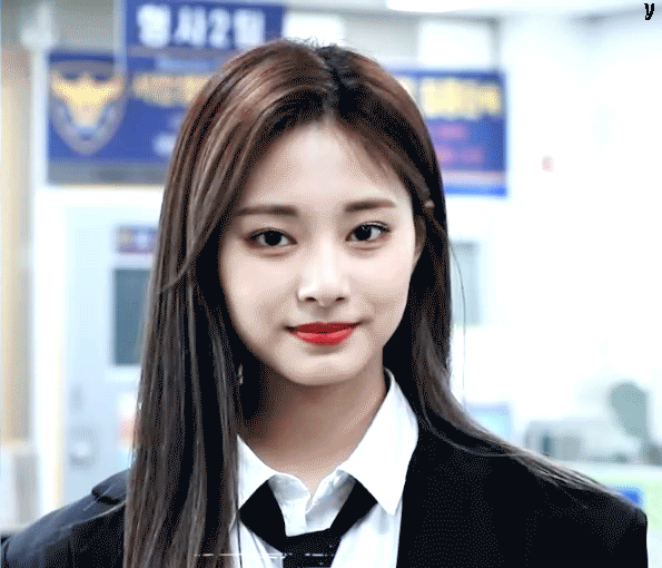 Time-to-Twice-Black-Suit-and-Black-Tie-Tzuyu-Girl.gif