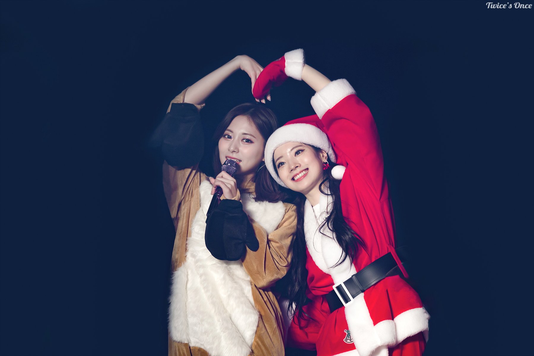 Combo-Two-Girl-Love-Gesture-DaTzu(Dahyun+Tzuyu).jpg