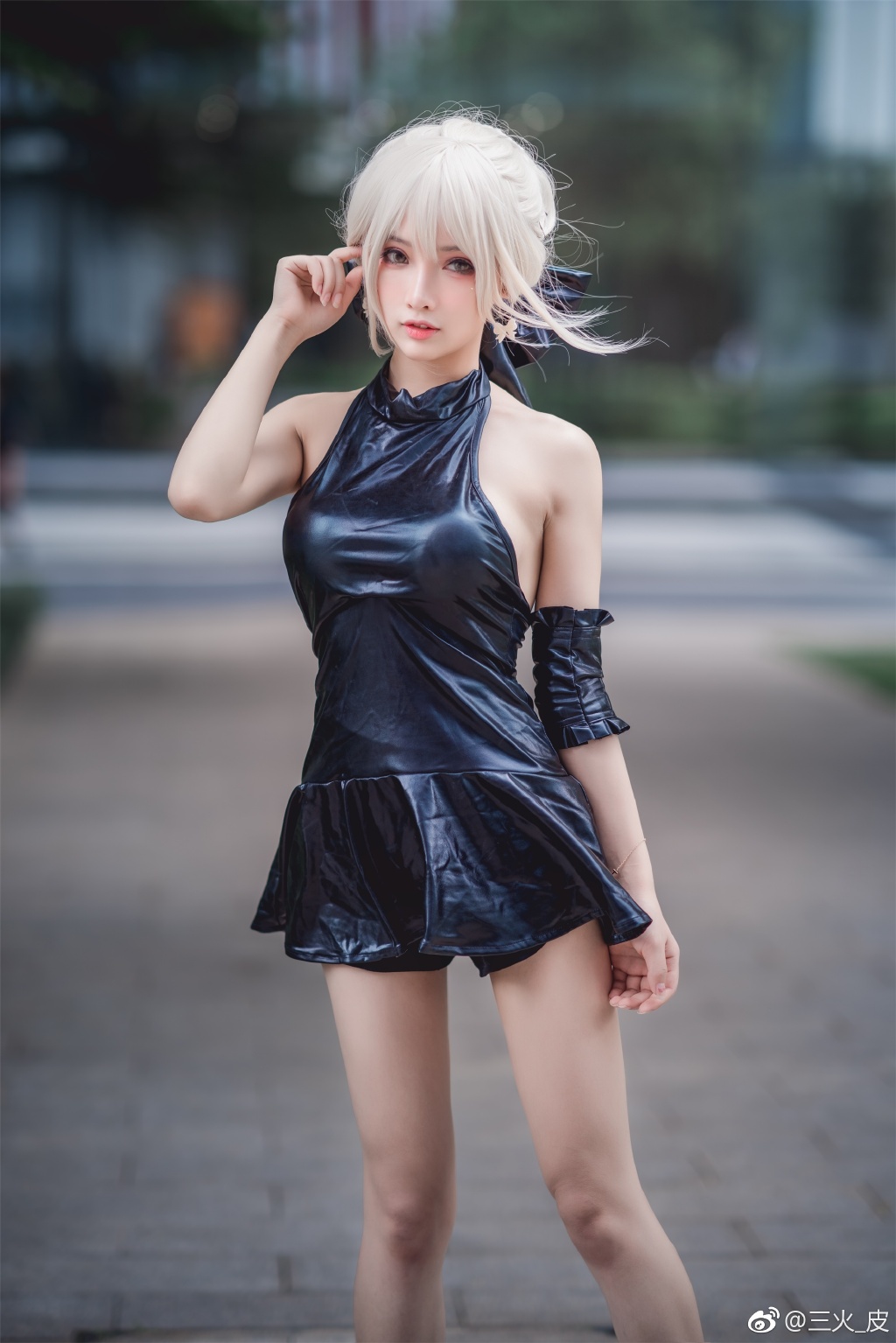 COSPLAY-FGO-Black-Saber-4.jpg