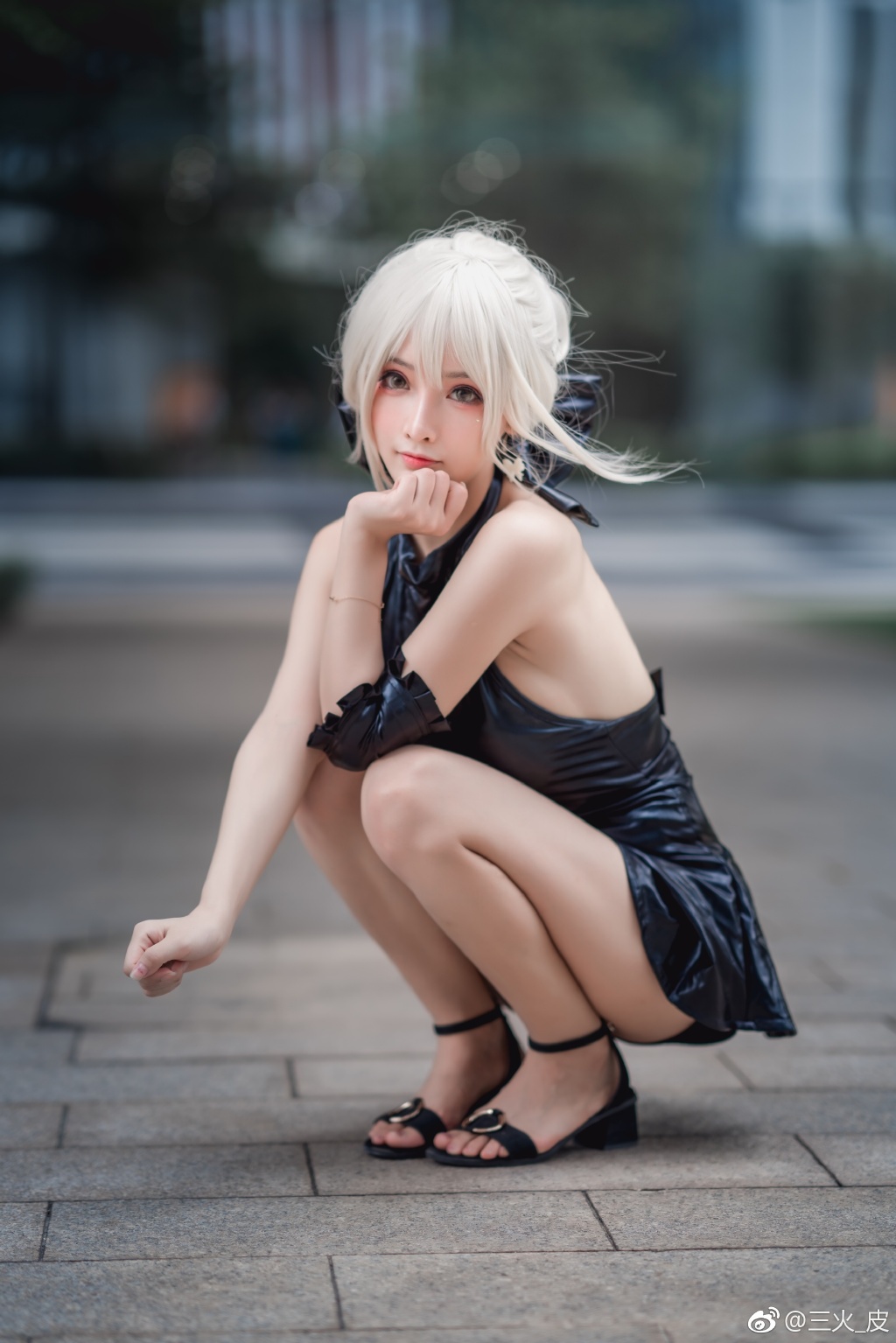 COSPLAY-FGO-Black-Saber-5.jpg