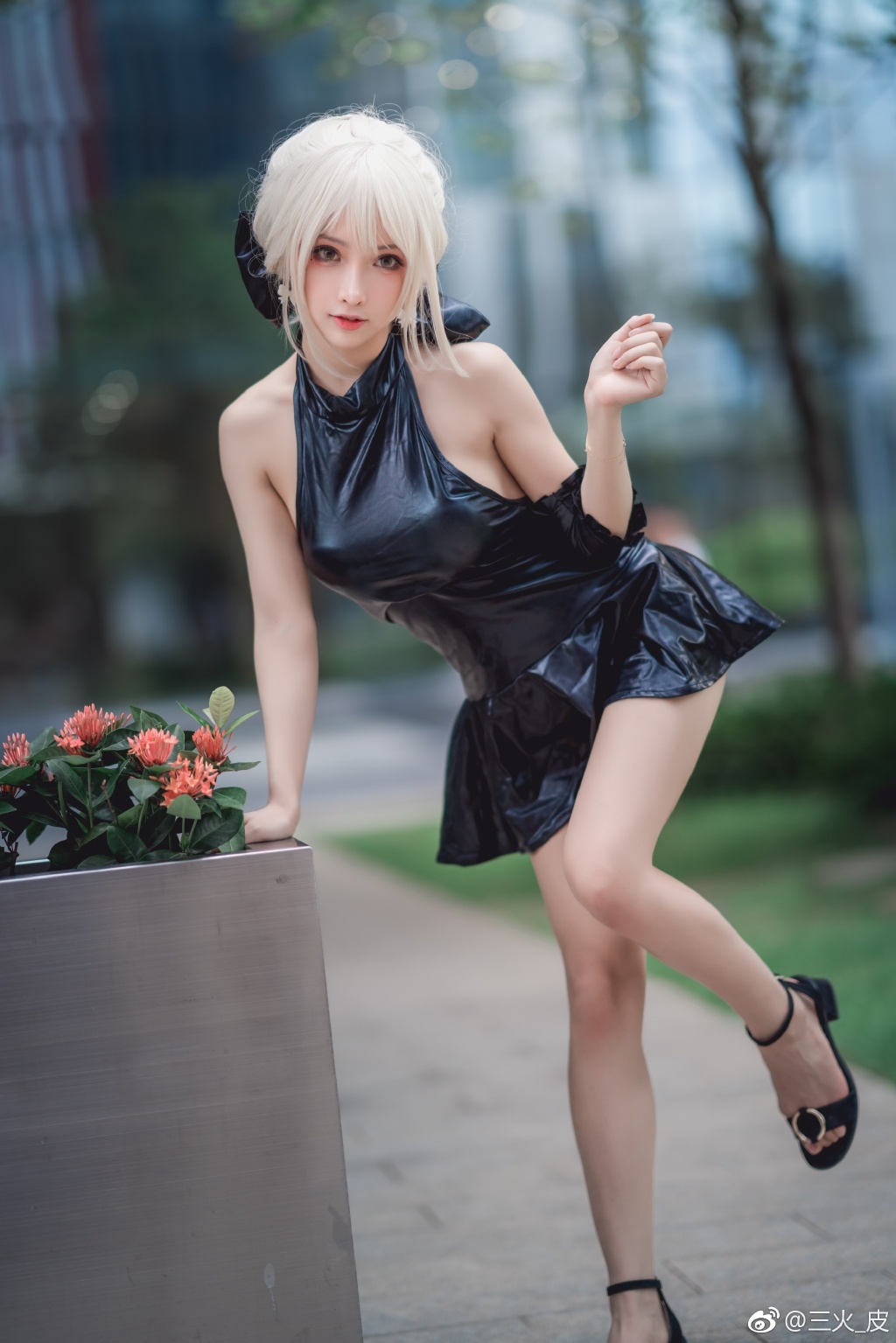 COSPLAY-FGO-Black-Saber-6.jpg