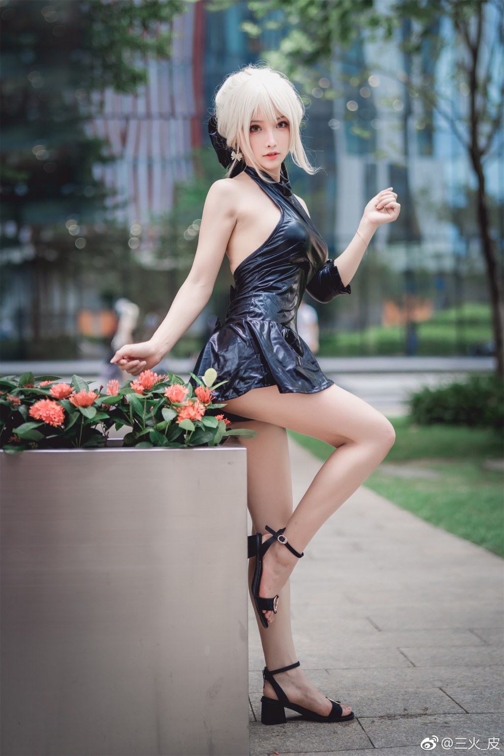 COSPLAY-FGO-Black-Saber-7.jpg