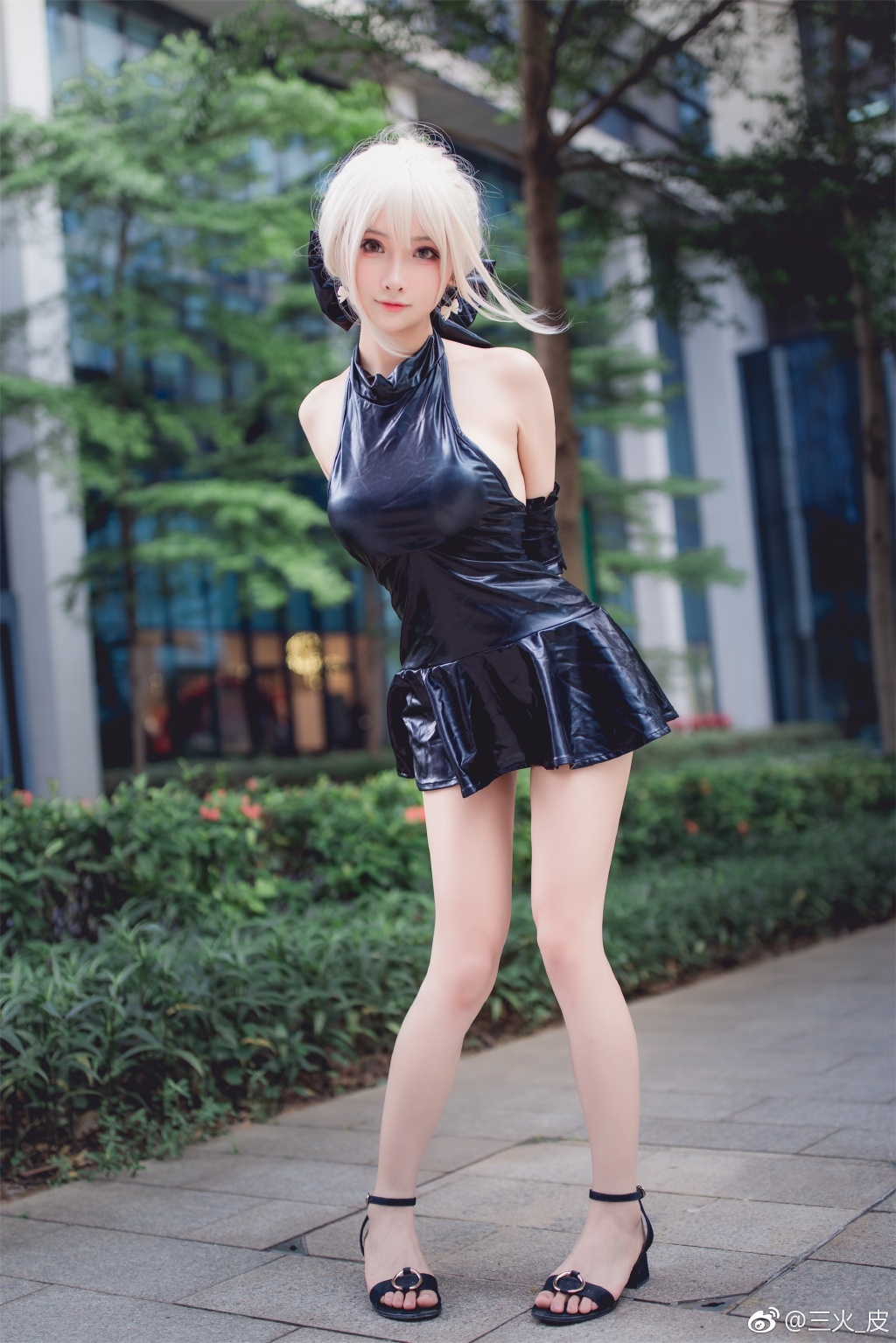 COSPLAY-FGO-Black-Saber-8.jpg