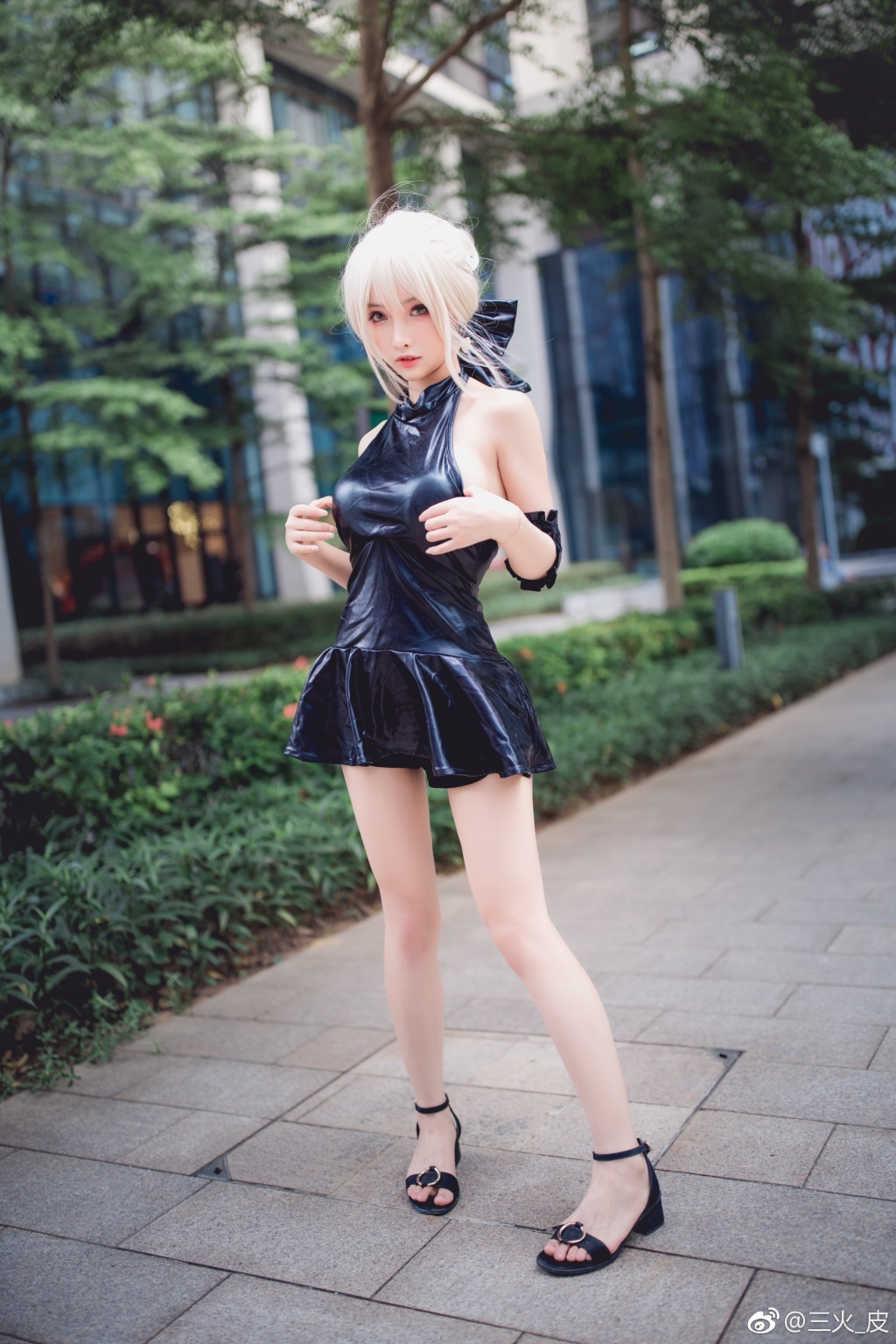 COSPLAY-FGO-Black-Saber-9.jpg