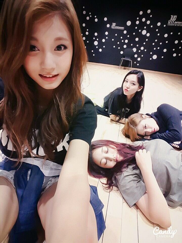 2015-tzuyu-jyp-training-room-1.jpg