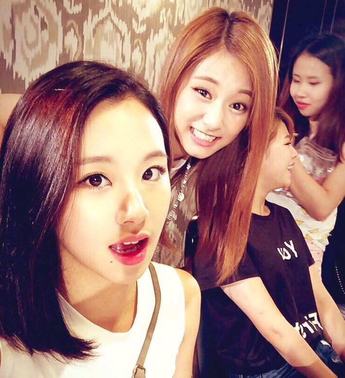 2015-tzuyu-jyp-training-room-3.jpg