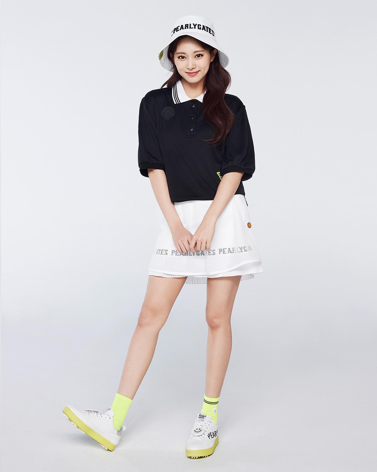 pearly-gate-lady-Golf-Wearing-Black-White-Skirt-TZUYU-1.jpg