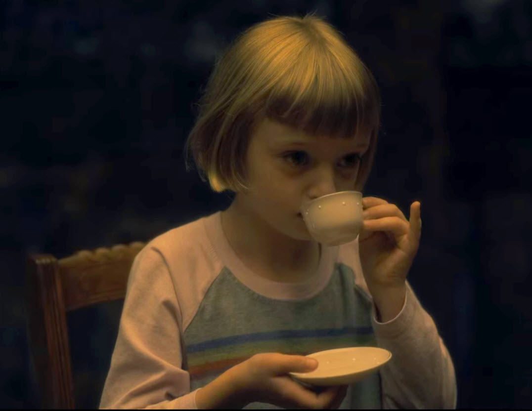 Abigail pinky up 喝茶翹小指 (pinky up hold tea cup with Little Finger Straight).jpg