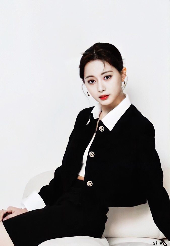 ZOOC-Spring-Suit-2022-Tzuyu-Sprint-Outfit-7.jpg