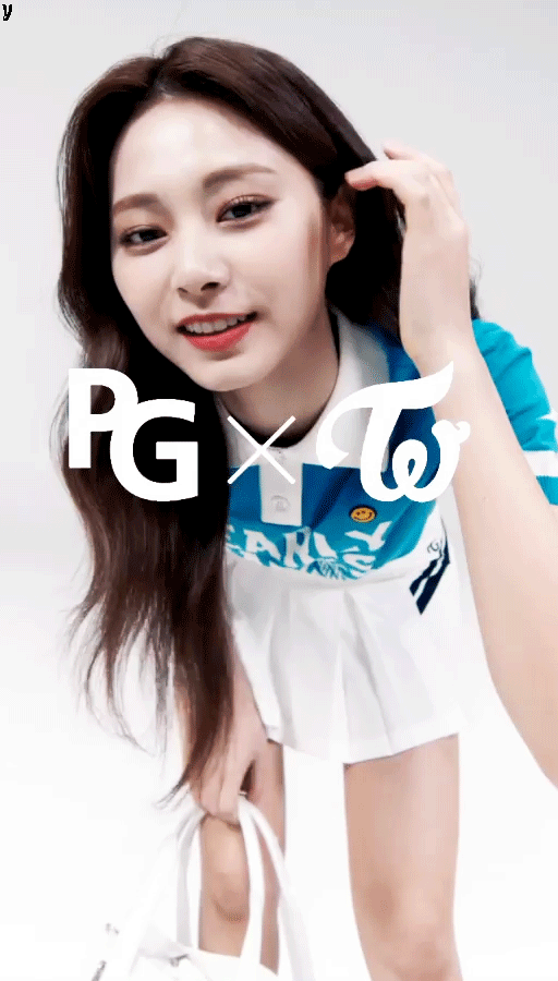 tzuyu-flit-her-hair-with-short-skirt-golf-outfit-pearly-gates-2022-02-09.gif