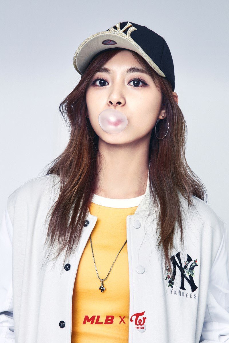 Girl-Chewing-Bubble-Gums-and-wearing-New-York-Yankees-Hat-2.jpg