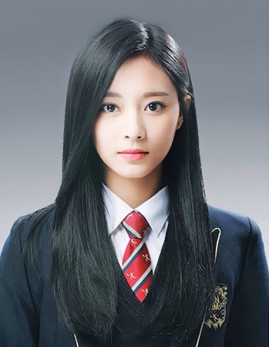 tzuyu-high-school-girl-graduation-2019-02-12-0.jpg