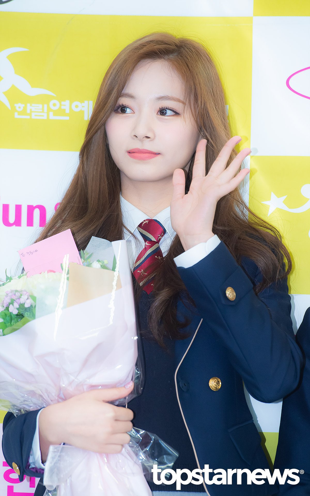 tzuyu-high-school-girl-graduation-2019-02-12-1.jpg