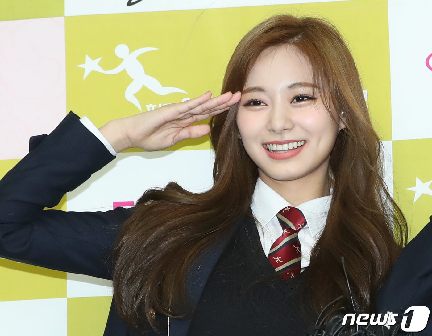 Tzuyu Graduation 2019/02/12: High School Girl Uniform (ft. Chaeyoung ...