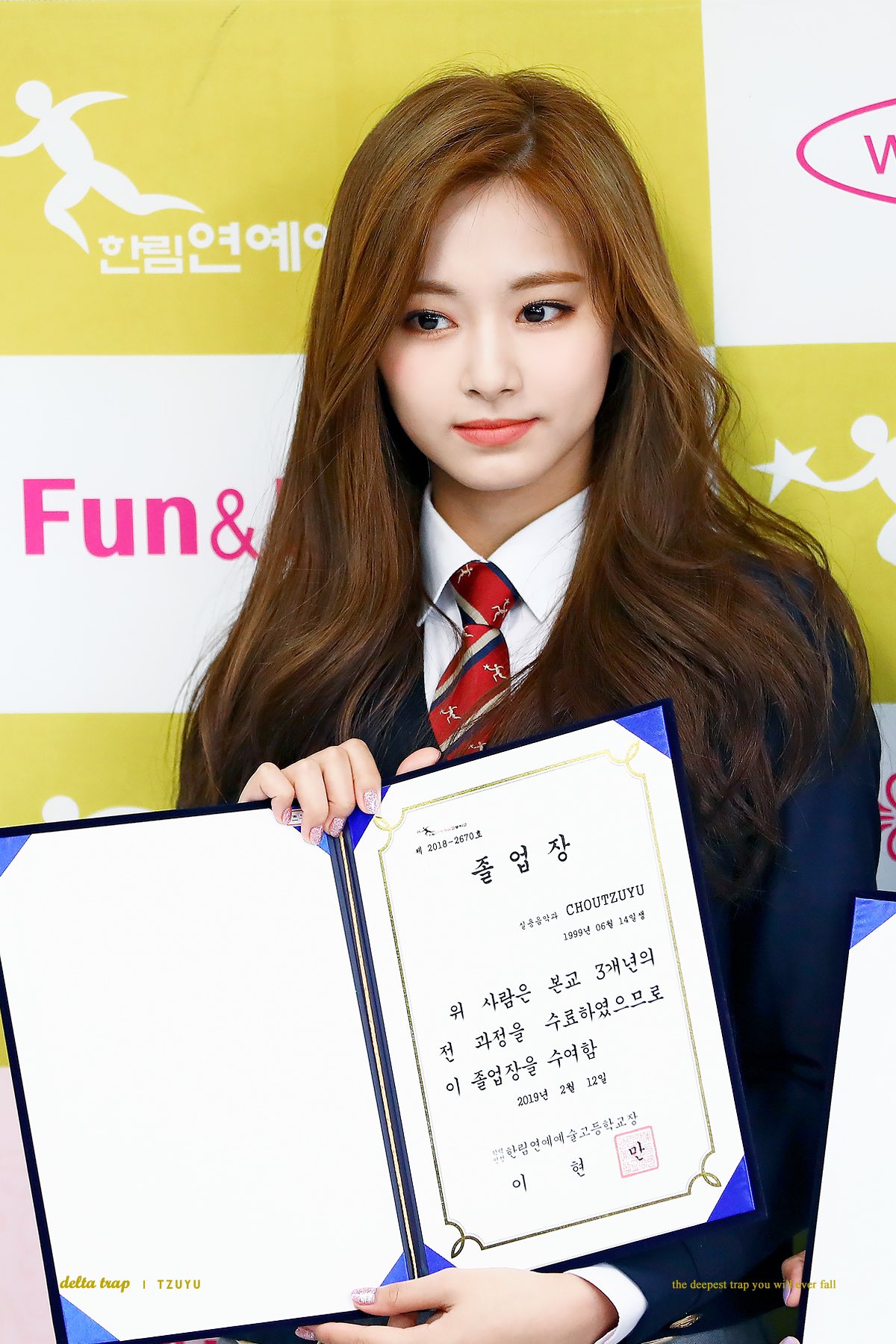 tzuyu-high-school-girl-graduation-2019-02-12-4.jpg