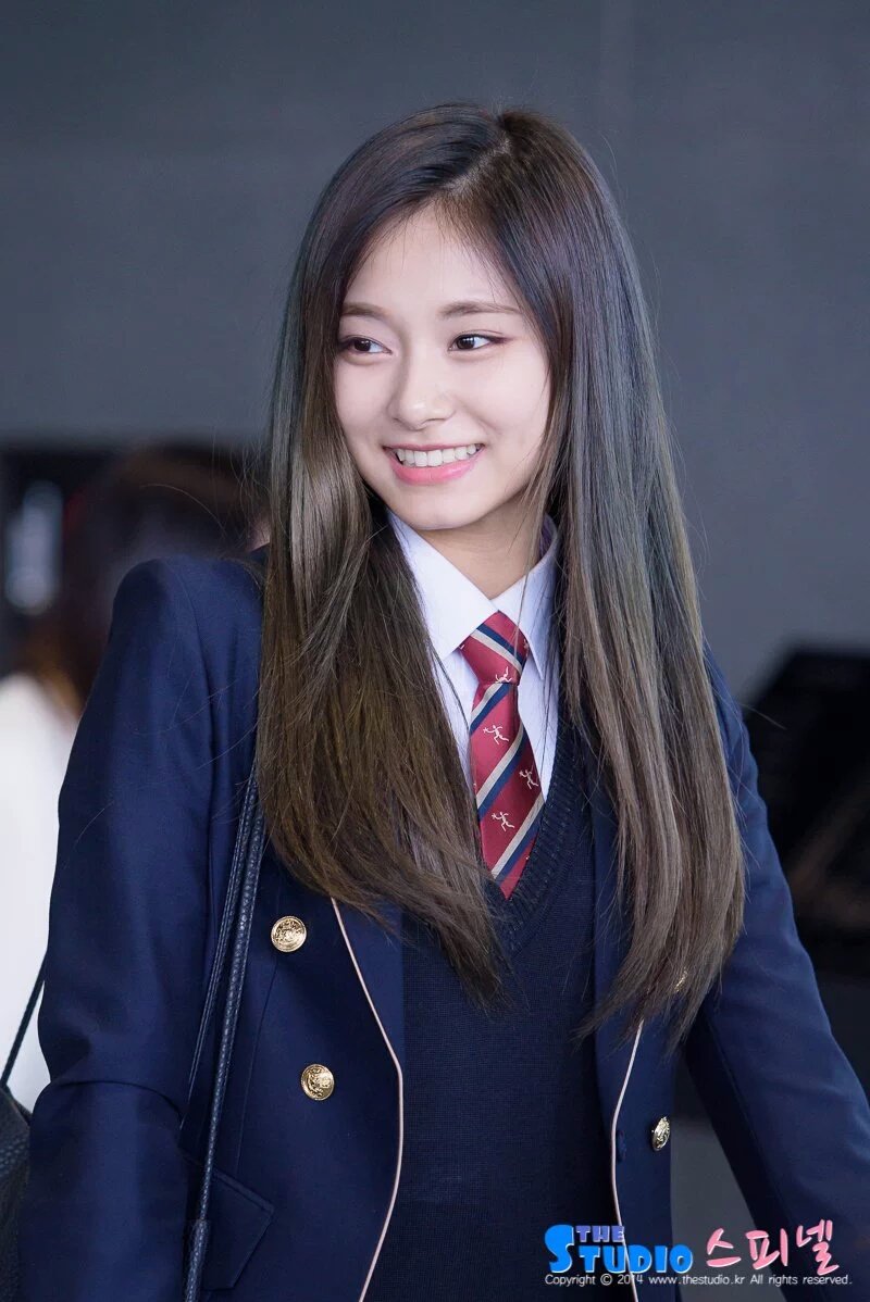 tzuyu-high-school-girl-graduation-2019-02-12-F.jpg