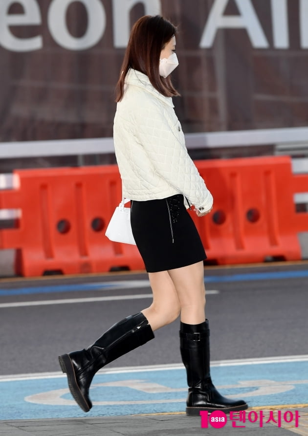 Tzuyu-2022-02-13-ICN-to-LAX.jpg